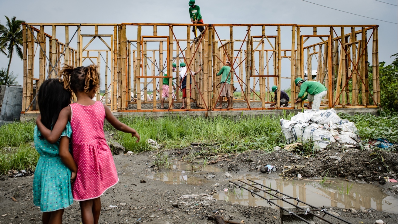 HIF5 poor children watching builder philippines